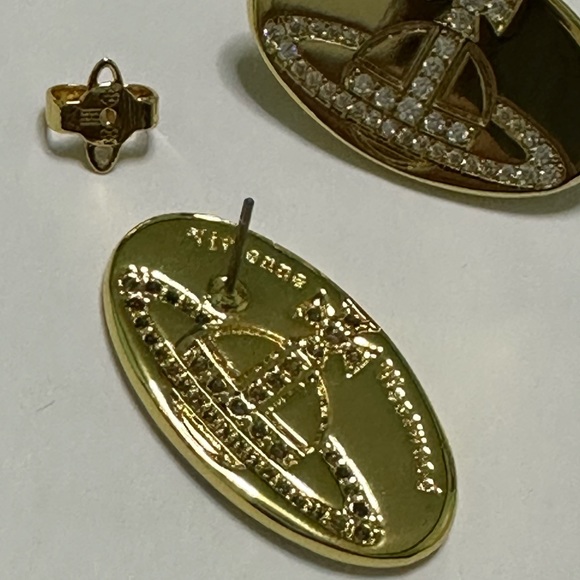 Sold out vintage signature crystal Orb stud earrings - Picture 6 of 7